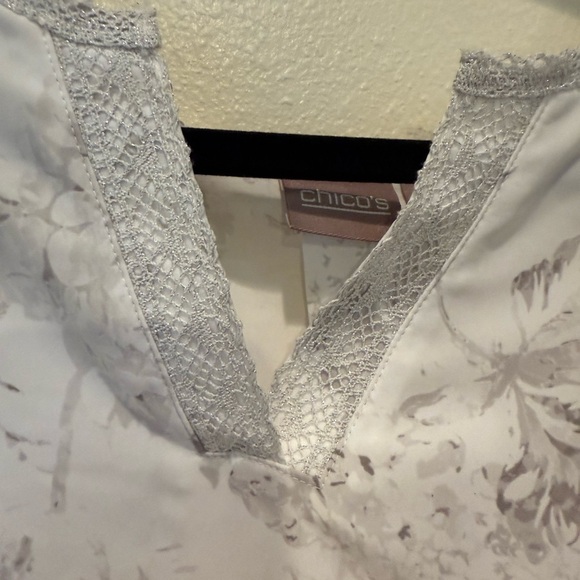 Chico's Elegant Floral Blouse in White and Gray NWT - Picture 3 of 5